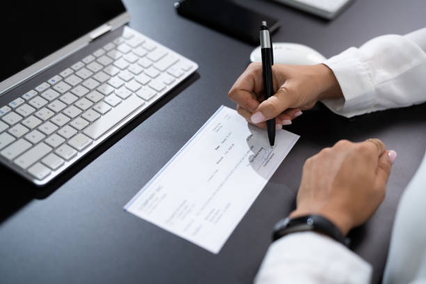 Top Cheque Bounce Lawyer Delhi: What Should You Check?